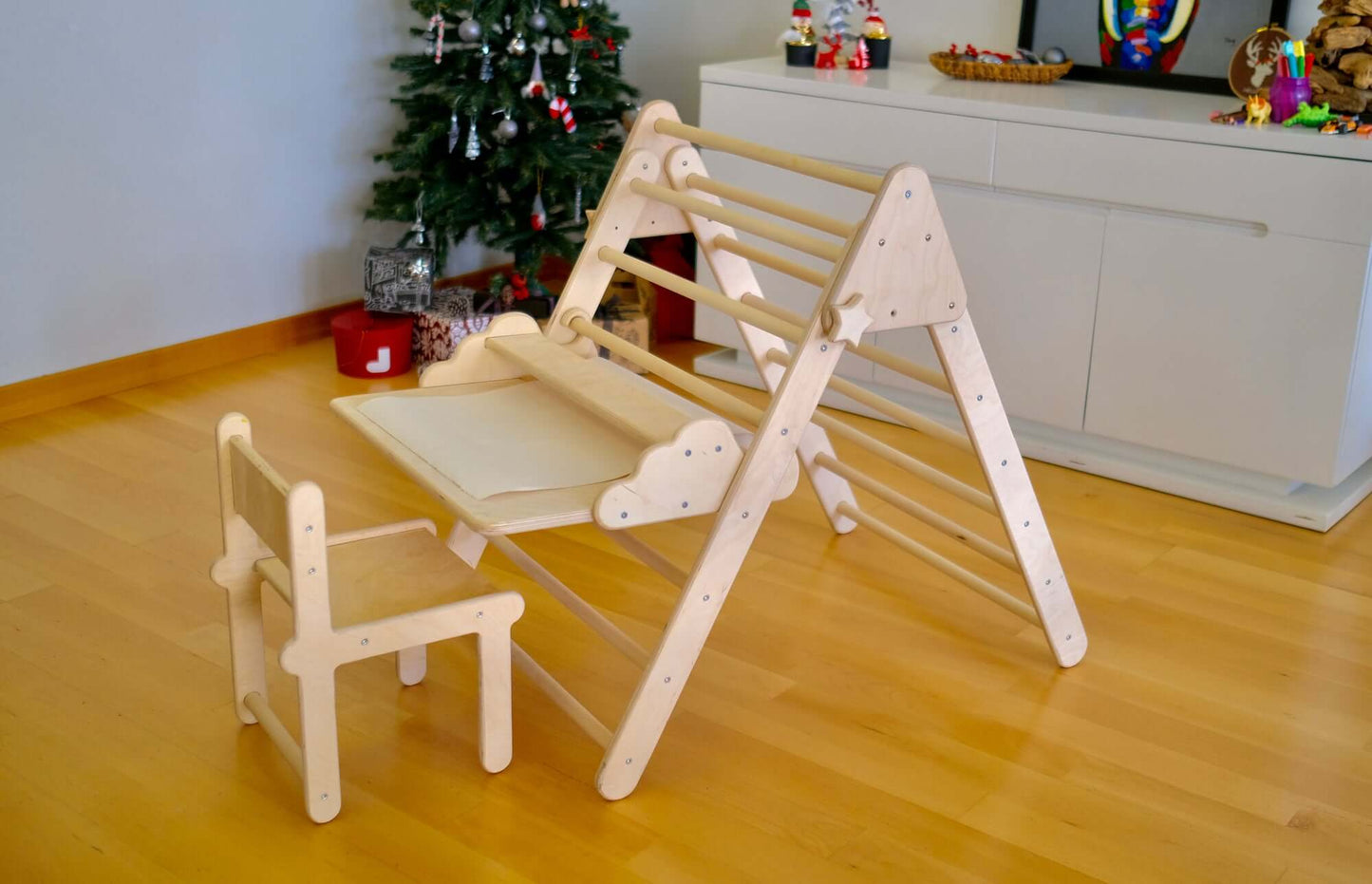 Resim ve Çalışma Masası Aparatı Tırmanma Üçgeni ile Uyumlu