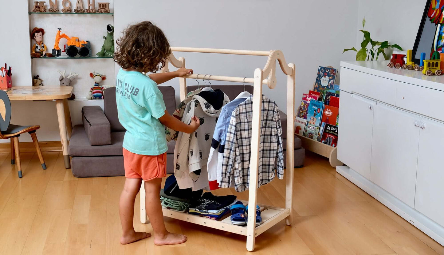 Montessori Ahşap Elbise Askılığı ve Gardırop Seti | Çocuk Kıyafet Düzenleyici