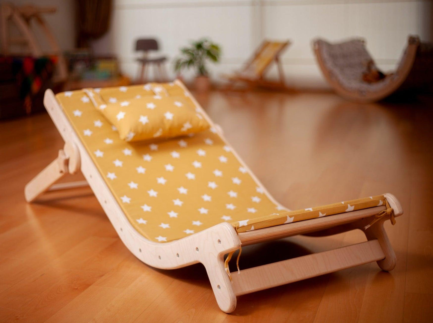 Adjustable lounge chair with comfy pad for kids - Kidodido