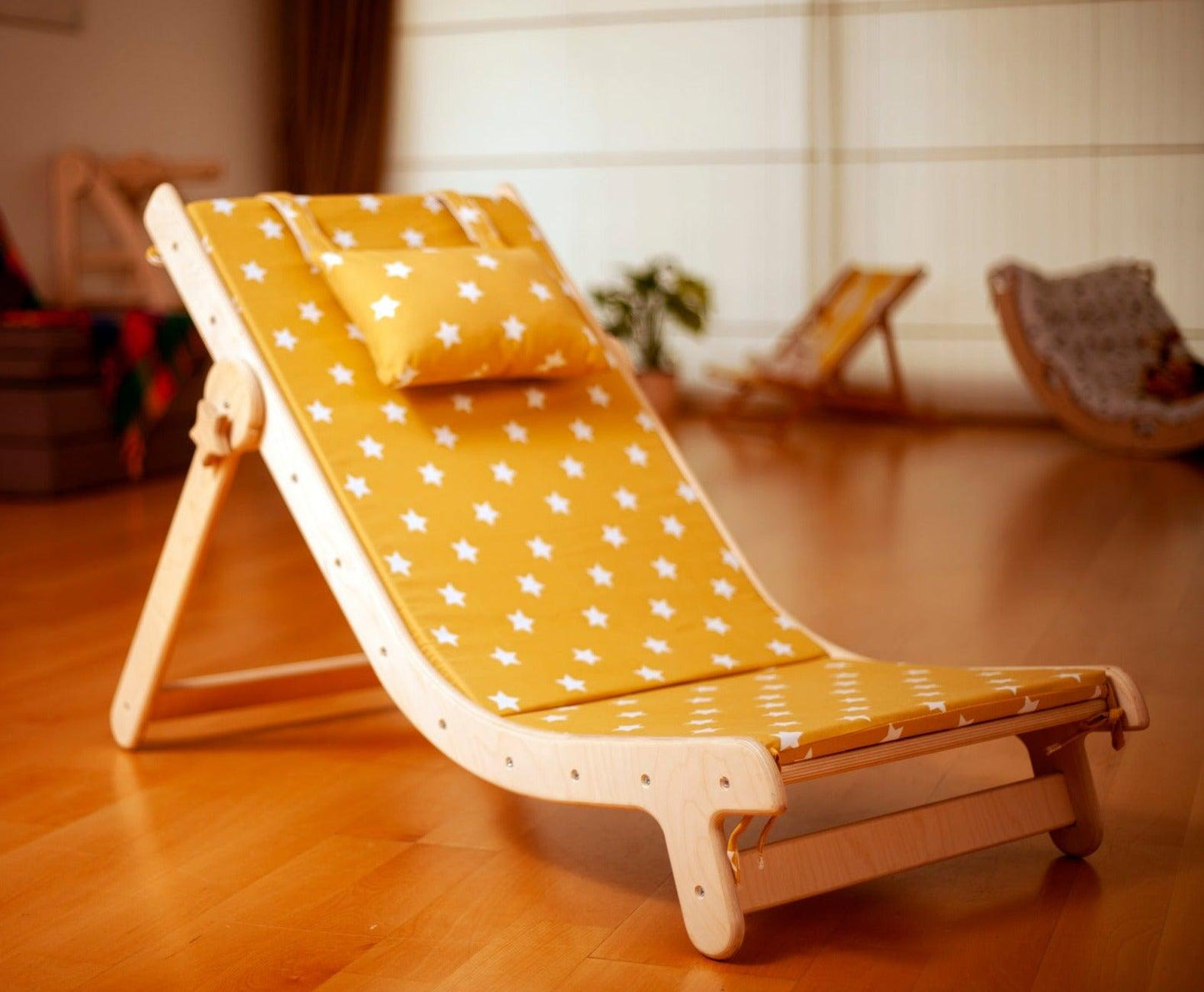 Adjustable lounge chair with comfy pad for kids - Kidodido