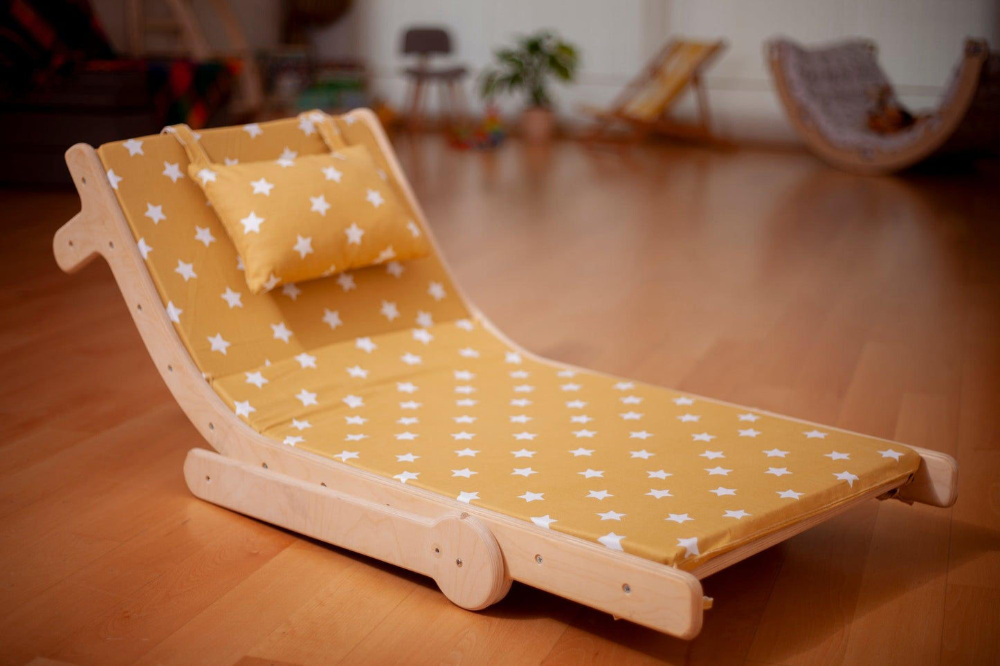 Adjustable lounge chair with comfy pad for kids - Kidodido