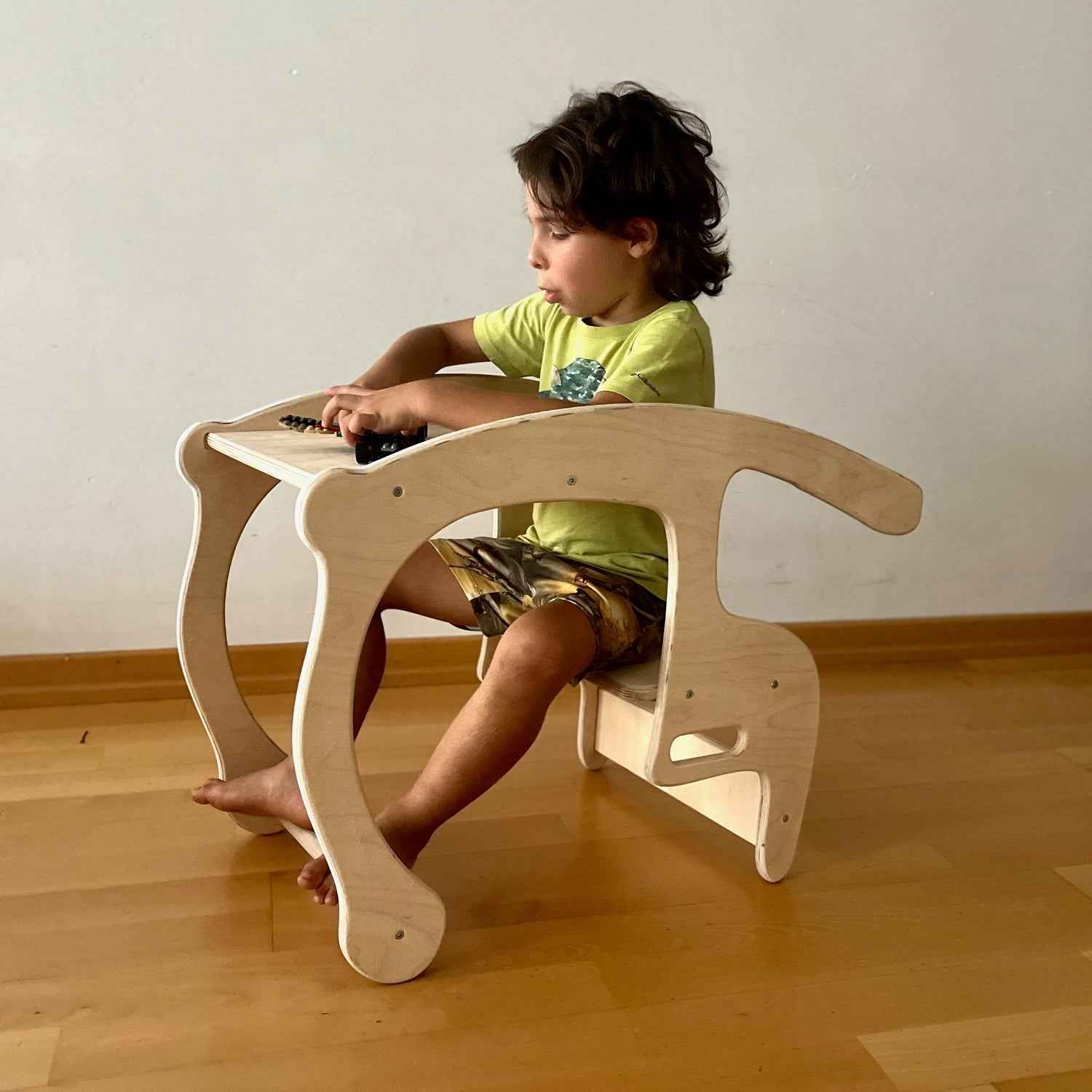 Montessori Ahşap Çocuk Masası ve Sallanan Sandalye | 2’si 1 Arada Tekli Tahterevalli
